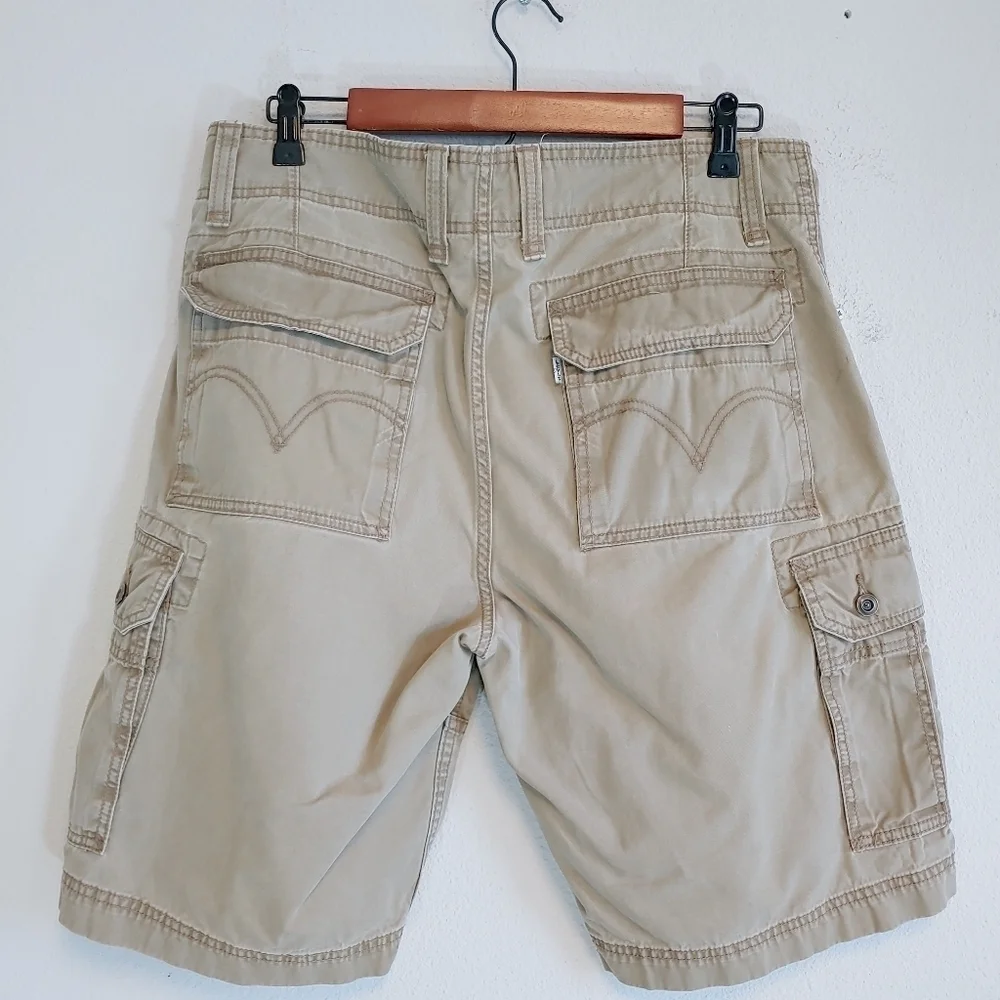 Levi's Men's Light Brown Cargo Shorts Sz 33 Casual Outdoors Hiking Camping
